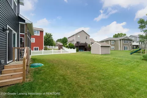 Exterior - 13900 Bauerle Rd, Dewitt, MI 48820 photo 7 of 9