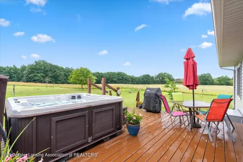 Exterior - 1680 W Chadwick Rd, Dewitt, MI 48820 photo 6 of 7