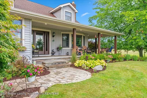 Exterior - 1680 W Chadwick Rd, Dewitt, MI 48820 photo 2 of 7