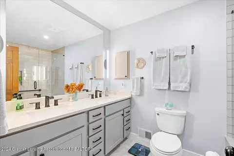 Bath - 1680 W Chadwick Rd, Dewitt, MI 48820 photo 1 of 3