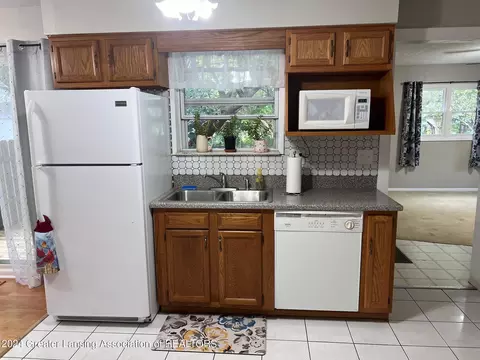 314 Oak Park Dr, Perry, MI 48872 photo 5