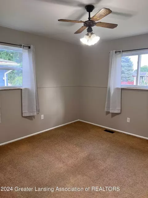 314 Oak Park Dr, Perry, MI 48872 photo 9