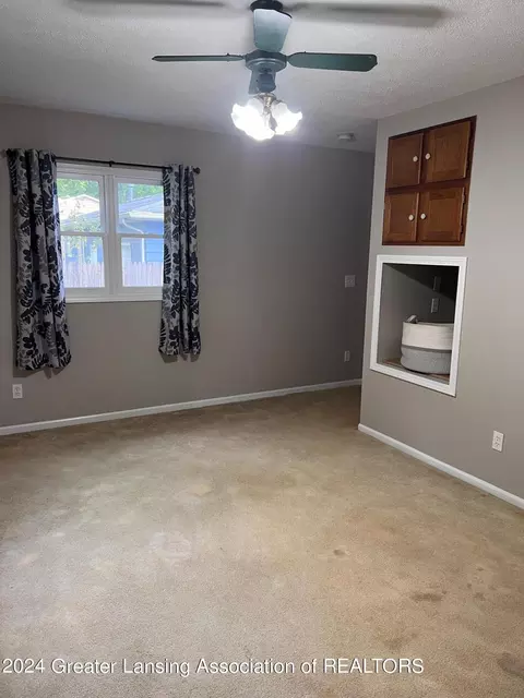 314 Oak Park Dr, Perry, MI 48872 photo 8