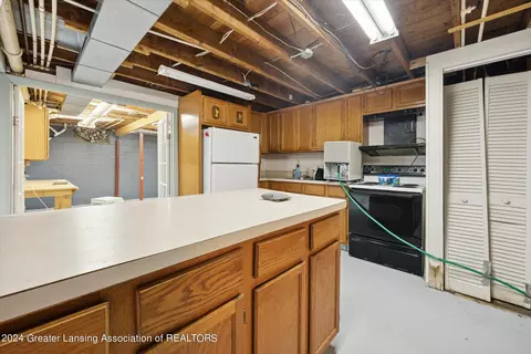 Kitchen - 12399 Ruppert Rd, Perry, MI 48872 photo 4 of 5