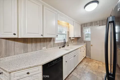Kitchen - 12399 Ruppert Rd, Perry, MI 48872 photo 2 of 5