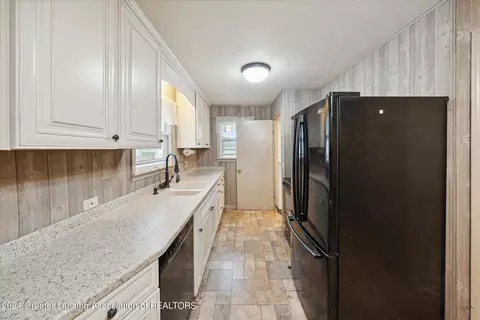 Entry Way - 12399 Ruppert Rd, Perry, MI 48872 photo 4 of 6