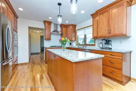 Kitchen - 303 Rivergate Ln, Dewitt, MI 48820 photo 2 of 4