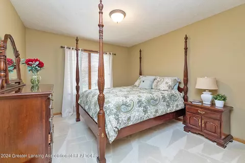 Bedroom - 303 Rivergate Ln, Dewitt, MI 48820 photo 4 of 5