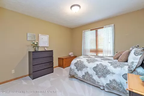 Bedroom - 303 Rivergate Ln, Dewitt, MI 48820 photo 3 of 5