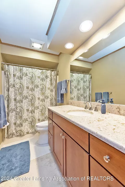 Bath - 303 Rivergate Ln, Dewitt, MI 48820 photo 1 of 3