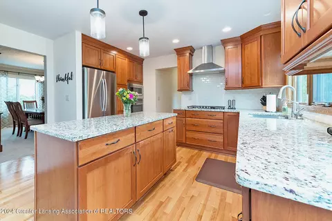 Kitchen - 303 Rivergate Ln, Dewitt, MI 48820 photo 3 of 4