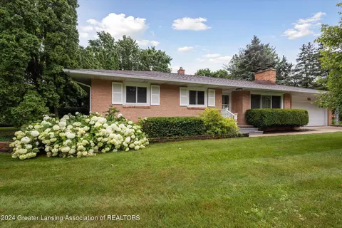 207 Cambridge Dr, Charlotte, MI 48813