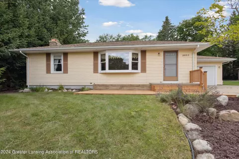 2653 Grovenburg Rd, Lansing, MI 48911