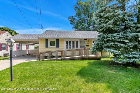 1023 Tulip St, Grand Ledge, MI 48837
