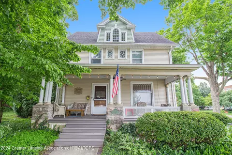 104 E Oak St, Mason, MI 48854