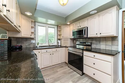 6704 E Galway Cir, Dimondale, MI 48821 photo 25