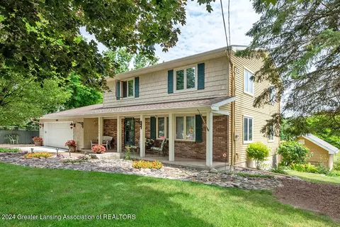 6704 E Galway Cir, Dimondale, MI 48821