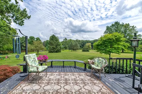6704 E Galway Cir, Dimondale, MI 48821 photo 5