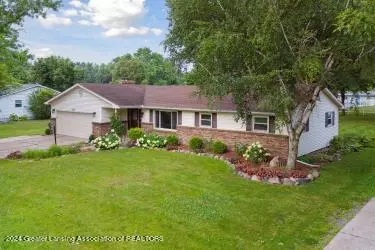 1202 S Swegles St, Saint Johns, MI 48879