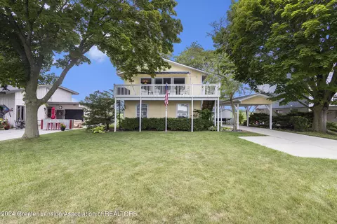 1240 N Shore Dr, Crystal, MI 48818