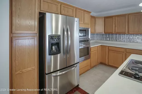 Kitchen - 7745 Taragreen Dr, Lansing, MI 48917 photo 8 of 9