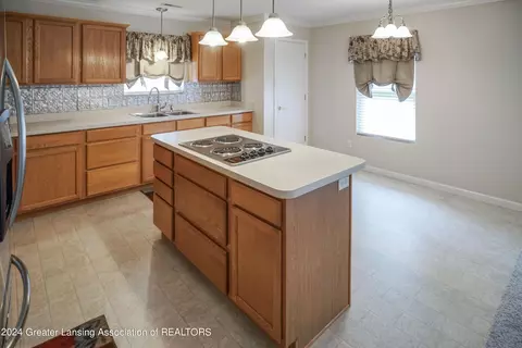 Kitchen - 7745 Taragreen Dr, Lansing, MI 48917 photo 2 of 9