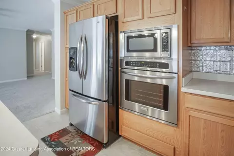 Kitchen - 7745 Taragreen Dr, Lansing, MI 48917 photo 6 of 9