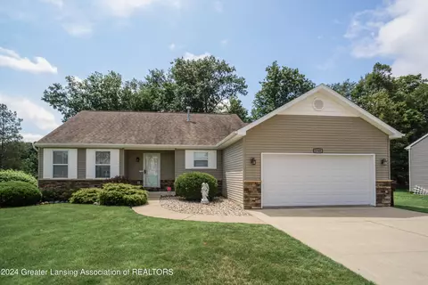 Exterior - 7745 Taragreen Dr, Lansing, MI 48917 photo 5 of 11