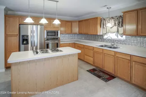 Kitchen - 7745 Taragreen Dr, Lansing, MI 48917 photo 3 of 9