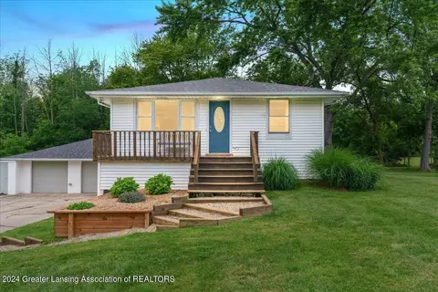6919 Williams Rd, Lansing, MI 48911