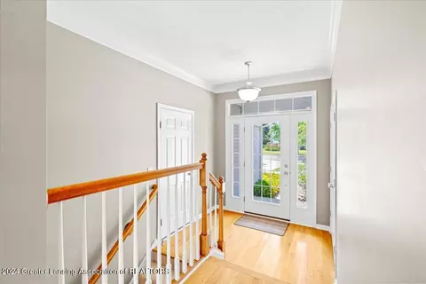 Entry Way - 1252 Wineleaf Ln, Dewitt, MI 48820 photo 2 of 2