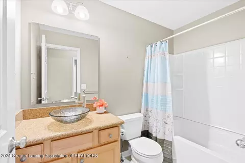 Bath - 1252 Wineleaf Ln, Dewitt, MI 48820 photo 1 of 4