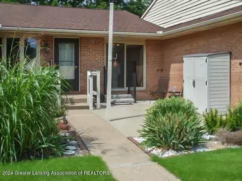 288 N Bonnie Brook Dr #27, Charlotte, MI 48813