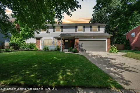 1923 Kingswood Dr, Lansing, MI 48912