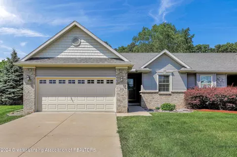 279 Vansickle Dr #17, Charlotte, MI 48813