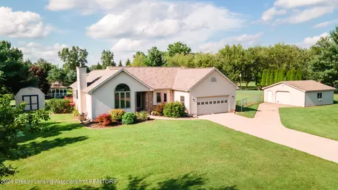 9905 Columbia Hwy, Eaton Rapids, MI 48827