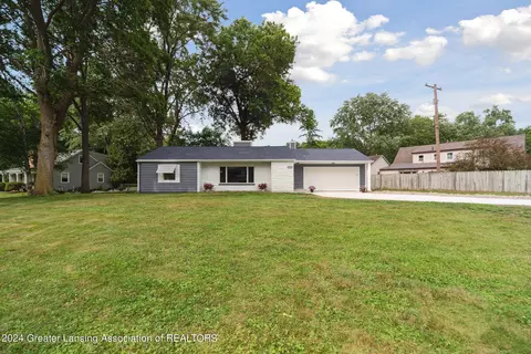 2176 Iroquois Rd, Okemos, MI 48864