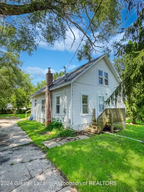 4918 Pleasant Grove Rd, Lansing, MI 48910