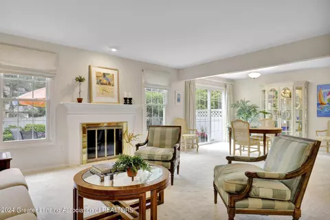1241 Glenmeadow Ln, East Lansing, MI 48823