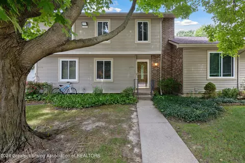 2030 Blue Lac Dr, Haslett, MI 48840