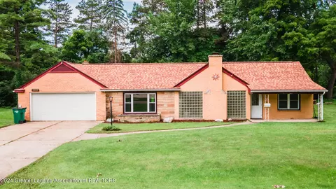 2725 Leon Ave, Lansing, MI 48906
