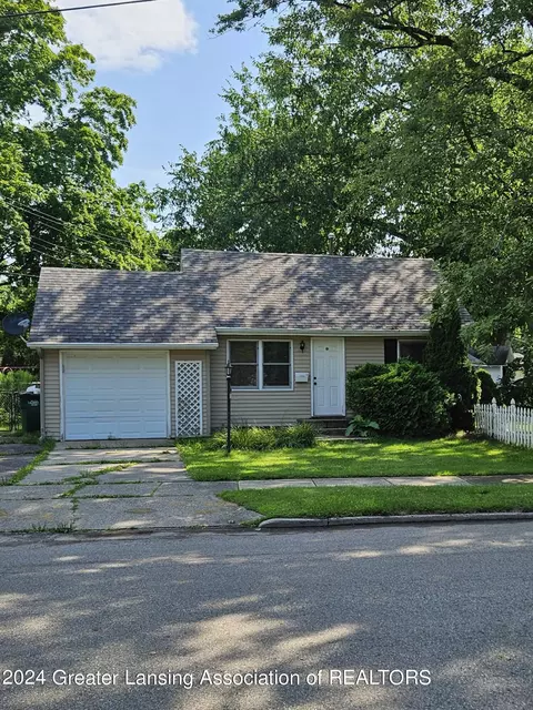569 Hunter Blvd, Lansing, MI 48910