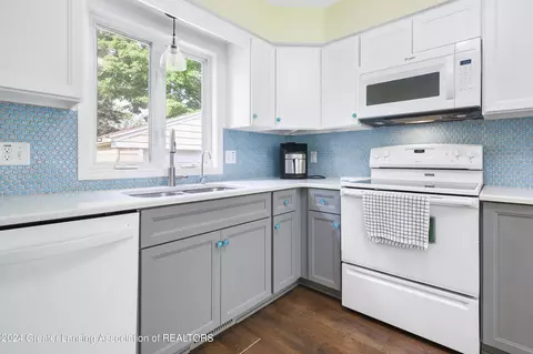 Kitchen - 438 E Washington St, Dimondale, MI 48821 photo 3 of 4