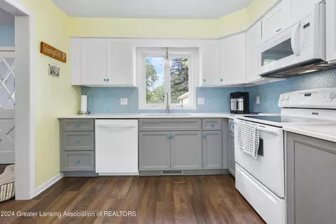 Kitchen - 438 E Washington St, Dimondale, MI 48821 photo 2 of 4