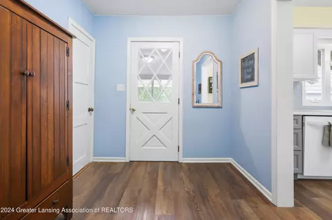 Entry Way - 438 E Washington St, Dimondale, MI 48821 photo 2 of 7
