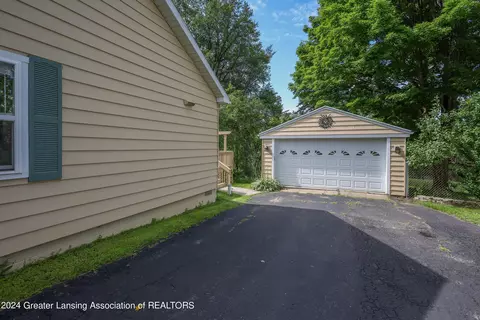 Exterior - 438 E Washington St, Dimondale, MI 48821 photo 1 of 5