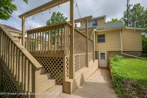 Exterior - 438 E Washington St, Dimondale, MI 48821 photo 2 of 5
