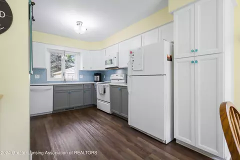 Kitchen - 438 E Washington St, Dimondale, MI 48821 photo 4 of 4