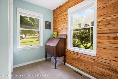 Entry Way - 438 E Washington St, Dimondale, MI 48821 photo 5 of 7