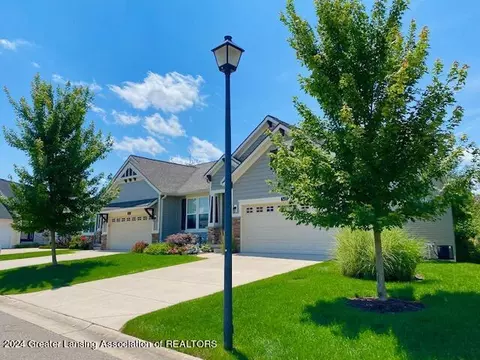 7452 Cabot Ct, Grand Ledge, MI 48837